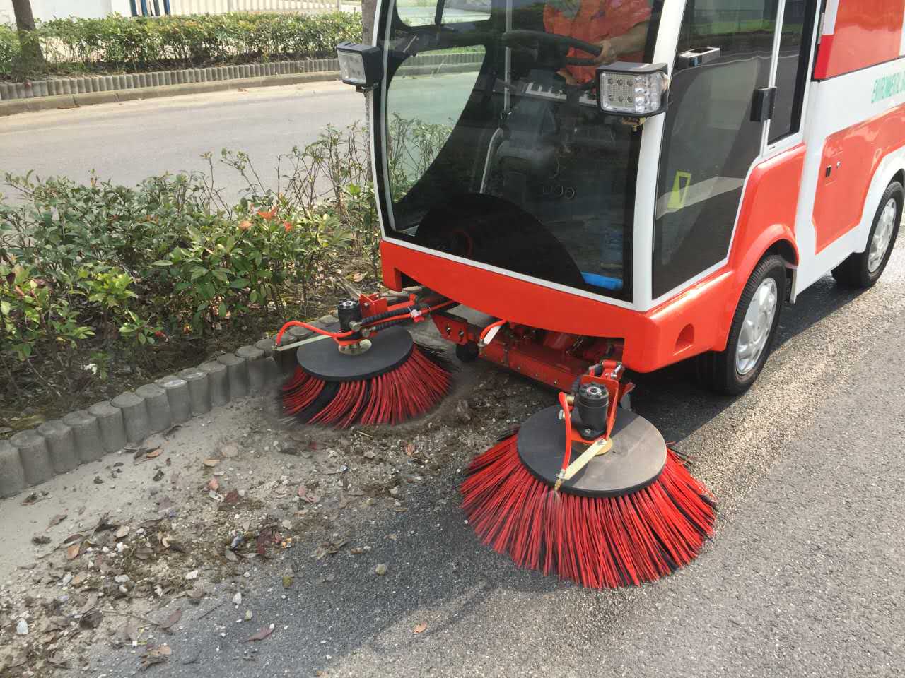 小型燃油扫地车TH100S