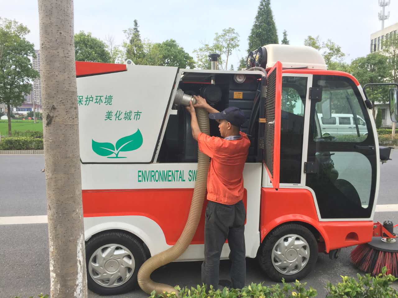 小型燃油扫地车TH100S
