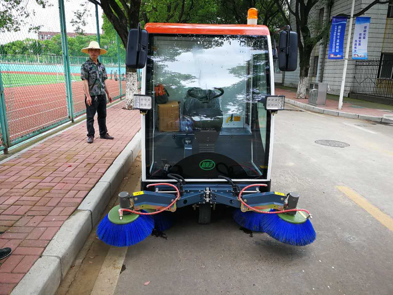 电动扫地车