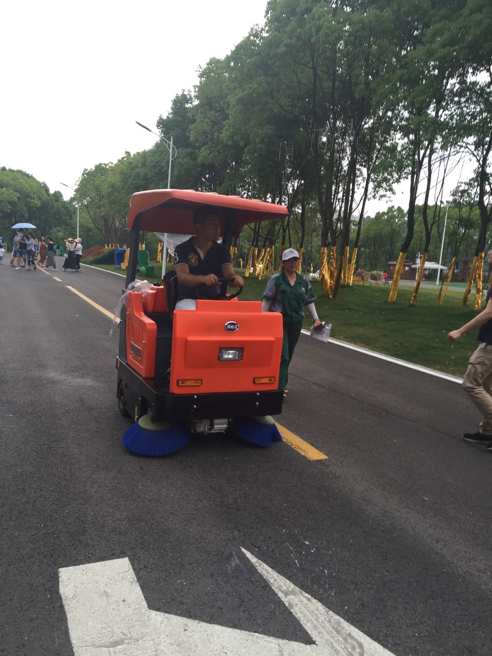 电动扫地车