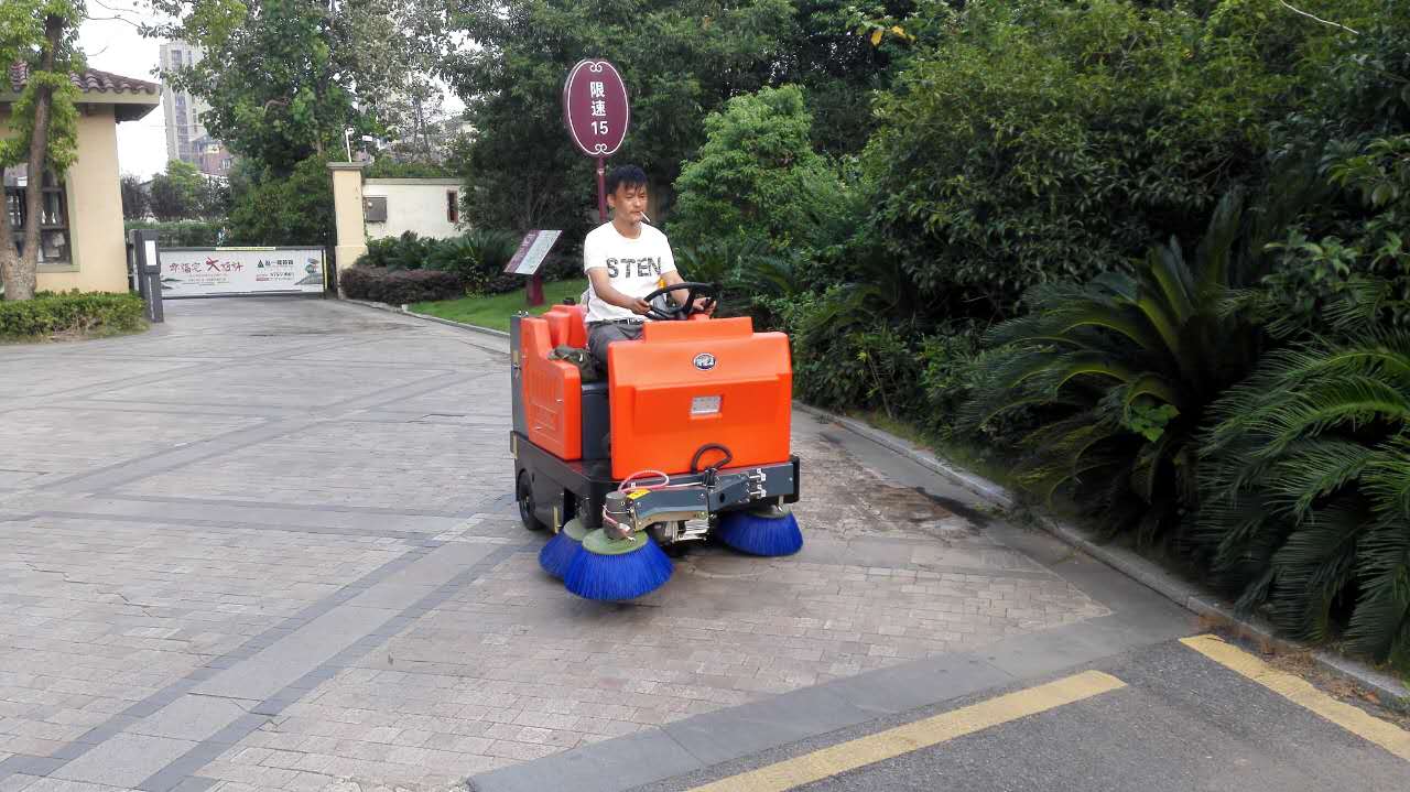 电动扫地车